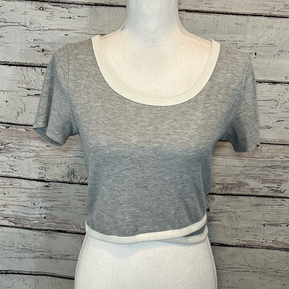 CHARLOTTE RUSSE Gray Ribbed Crop Top with White Trim - Picture 1 of 3